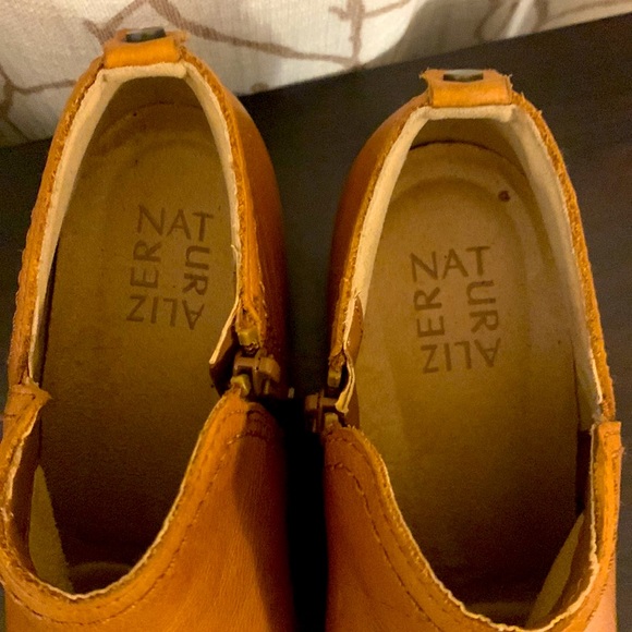 Naturalizer upper leather half boot size 6.5 - Picture 4 of 7